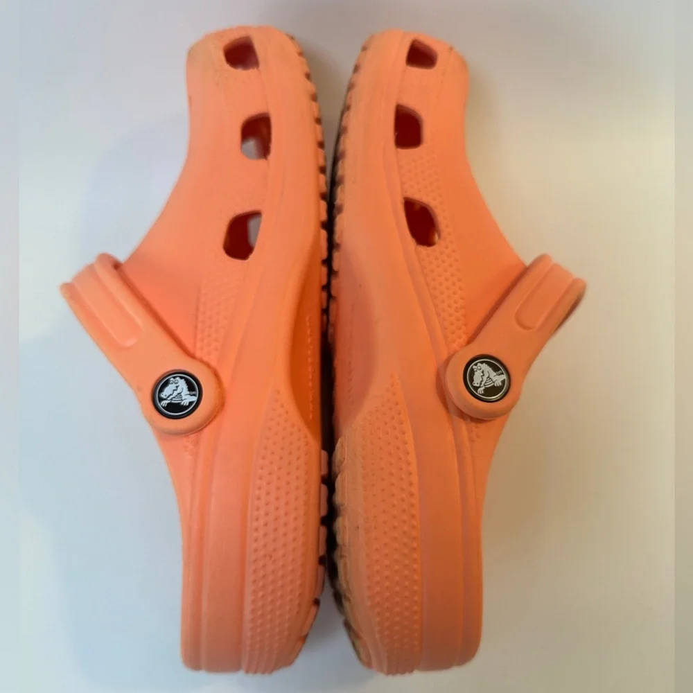 Crocs Classic Size Women’s 7 Men’s 5 Solid Orange Coral Salmon‎ Clogs - Picture 10 of 10